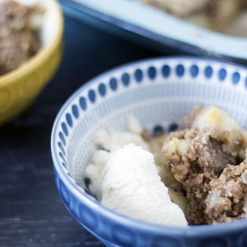healthy apple crumble with ice cream in bowls