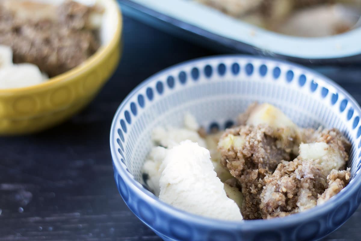 healthy apple crumble with ice cream in bowls