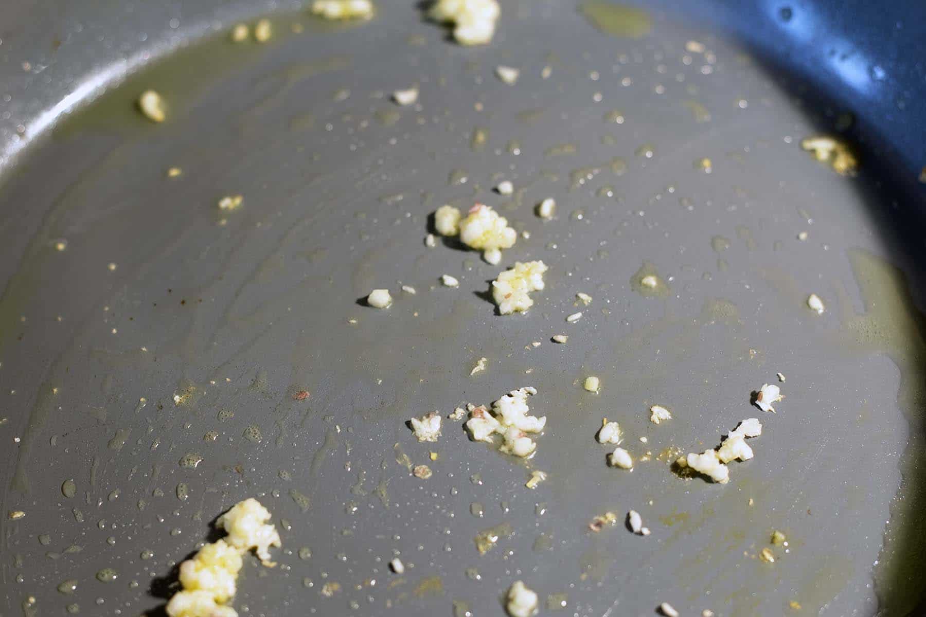 garlic in frying pan