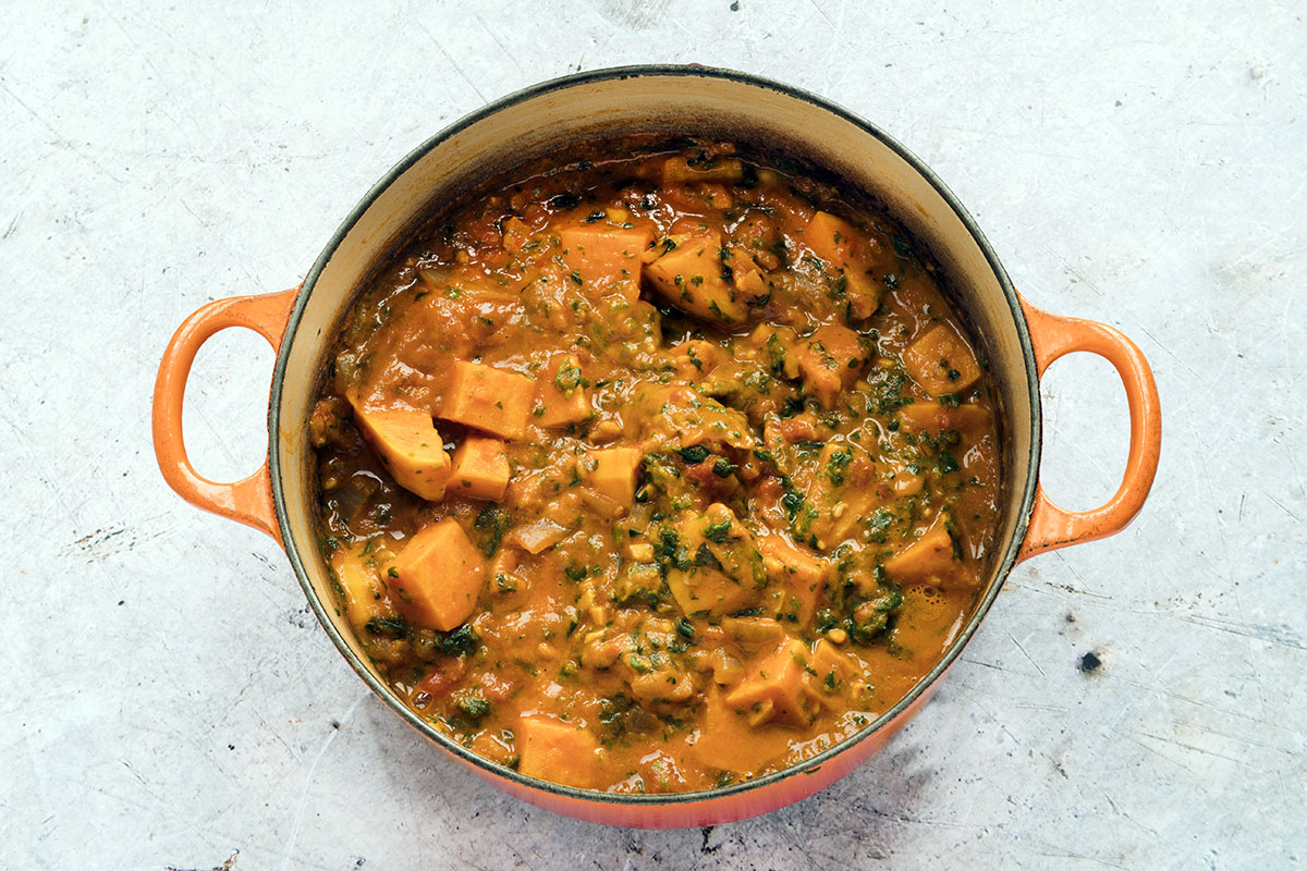 finished sweet potato and peanut stew in pan