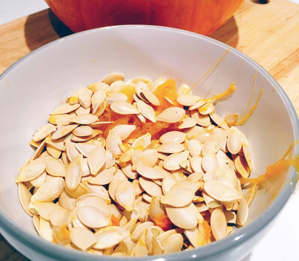 easy oven roasted pumpkin seeds recipe by Sneaky Veg